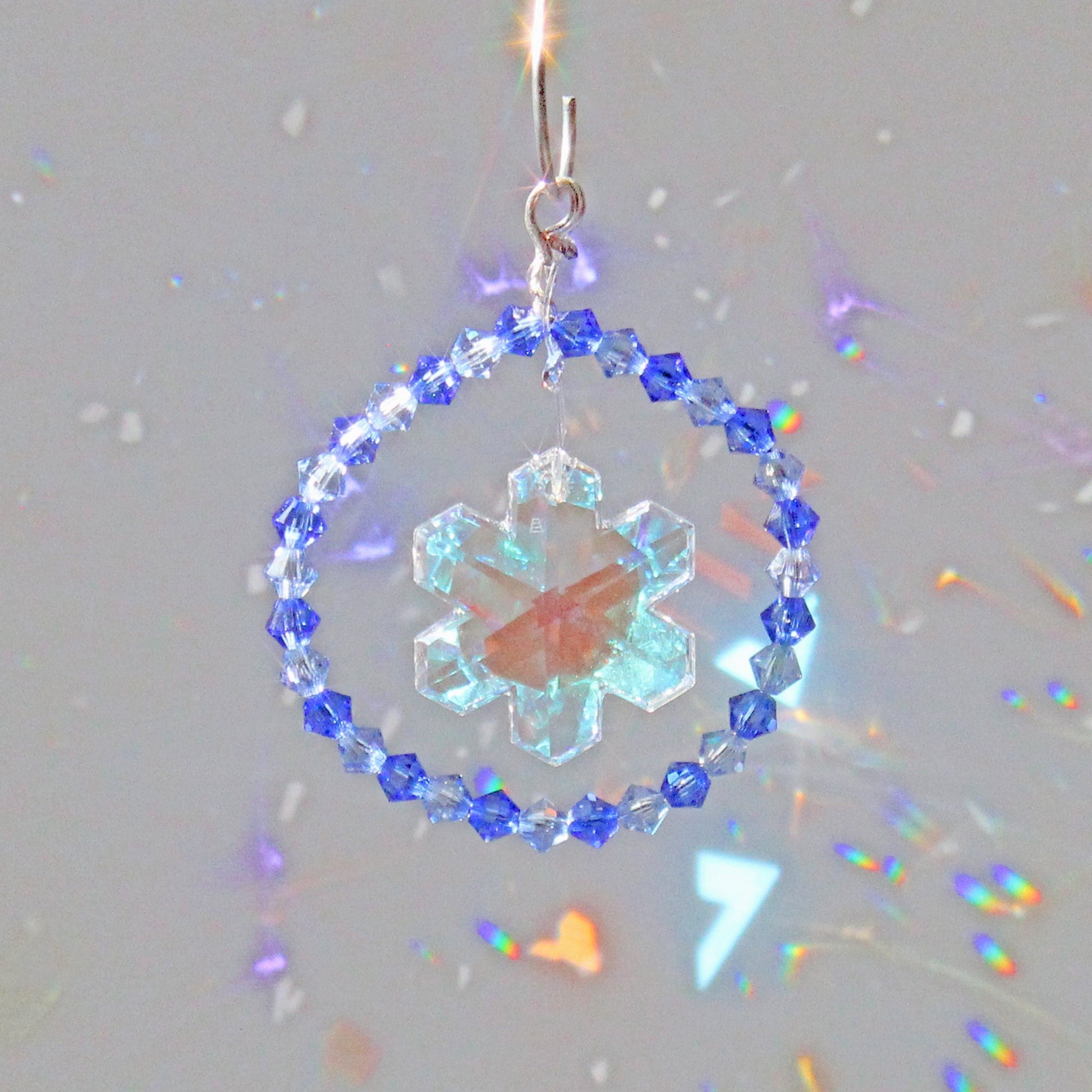Snowflake Crystal Ornament, Pendulum & Suncatcher, Rainbow Maker, Light Catcher, Hanging Crystals For Feng Shui Decor Aurora Borealis