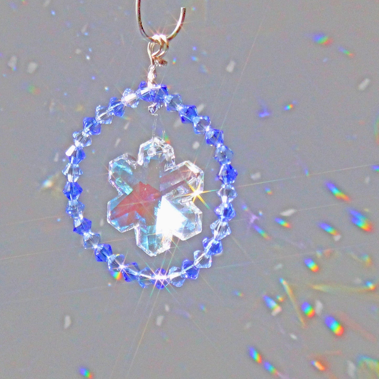 Snowflake Crystal Ornament, Pendulum & Suncatcher, Rainbow Maker, Light Catcher, Hanging Crystals For Feng Shui Decor Aurora Borealis